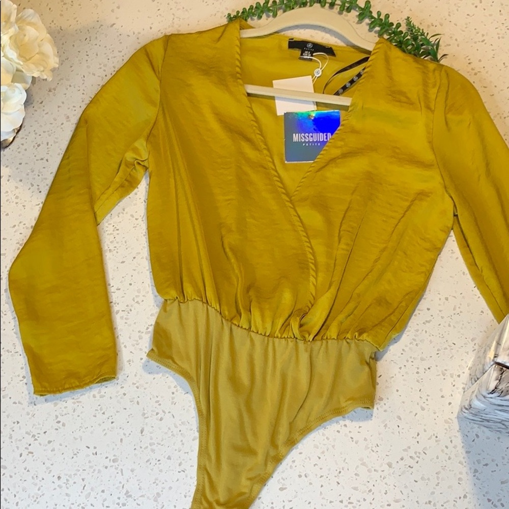 Satin, long sleeve bodysuit 💛 - Picture 4 of 4